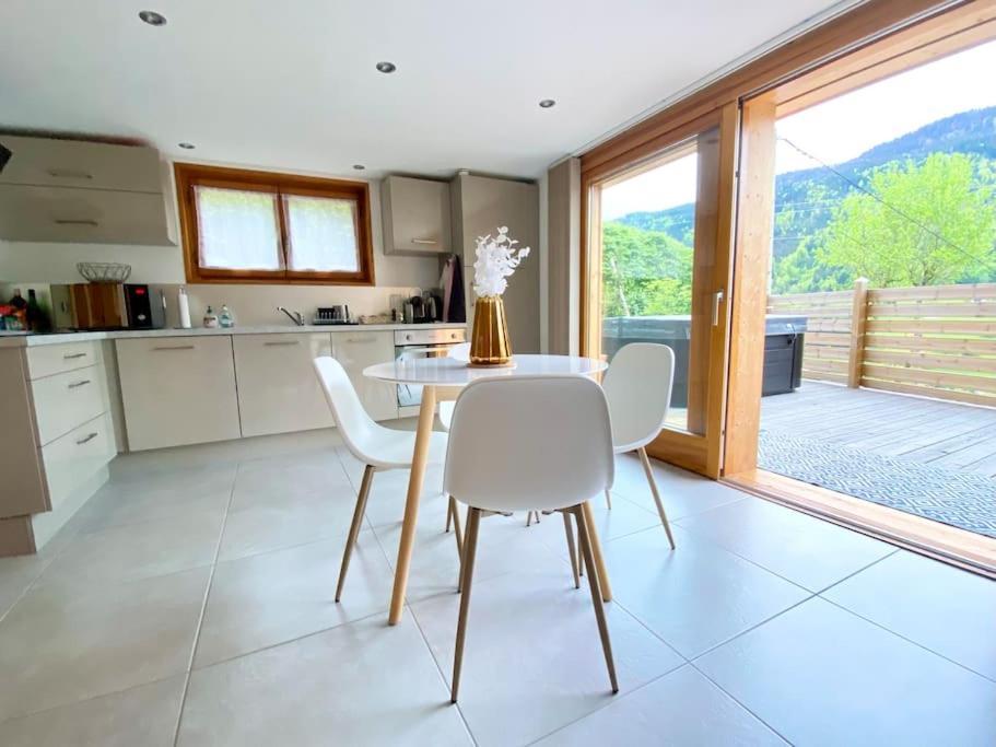 Androsace Appartement Dans Chalet Bois Avec Jacuzzi Privatif Terrasse Et Vue Montagne Les Villards-sur-Thônes エクステリア 写真